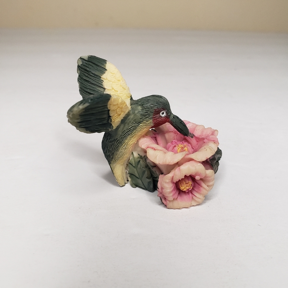 Porcelain hand-painted hummingbird figurine collectible 144